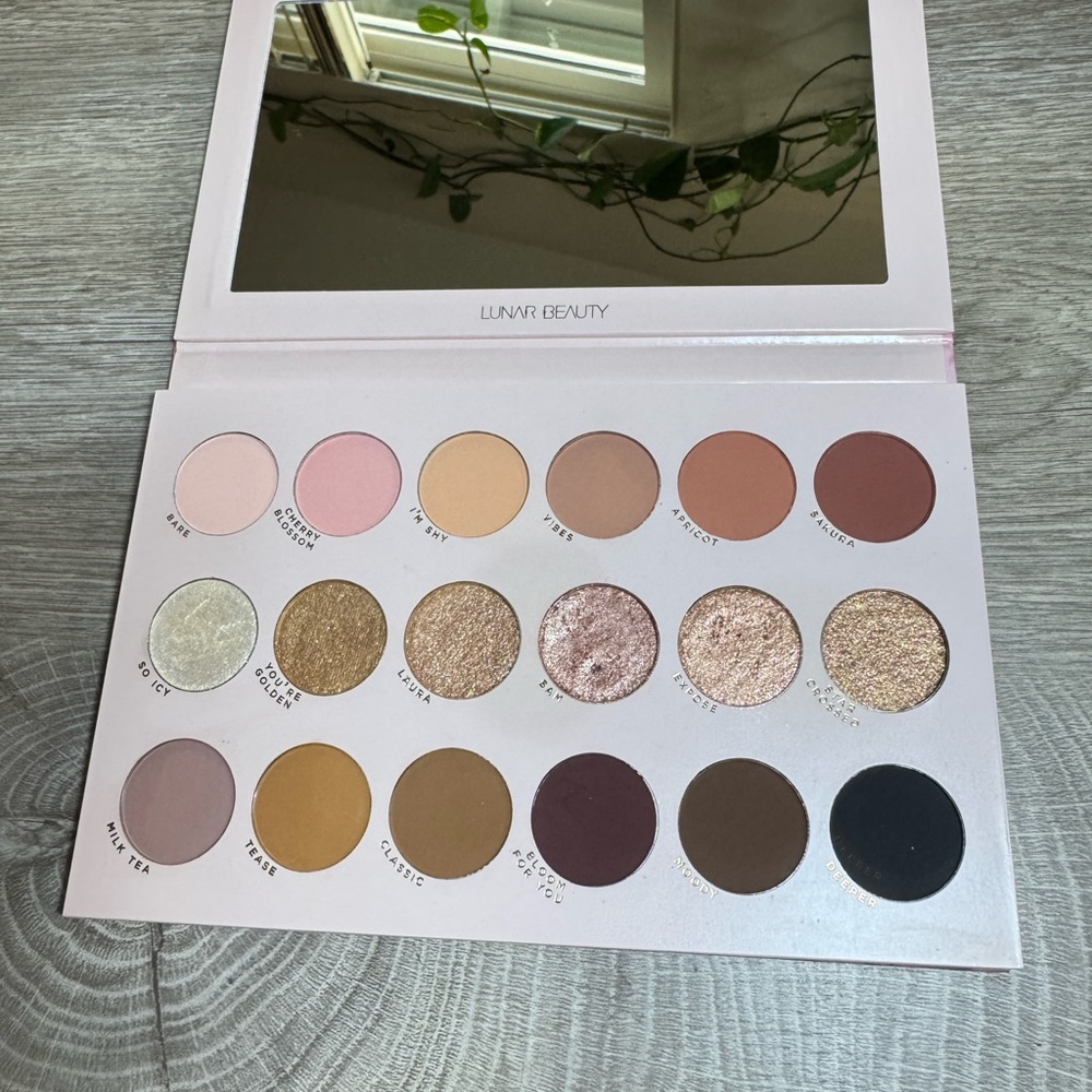 Lunar Beauty Nude Prism Eyeshadow Palette